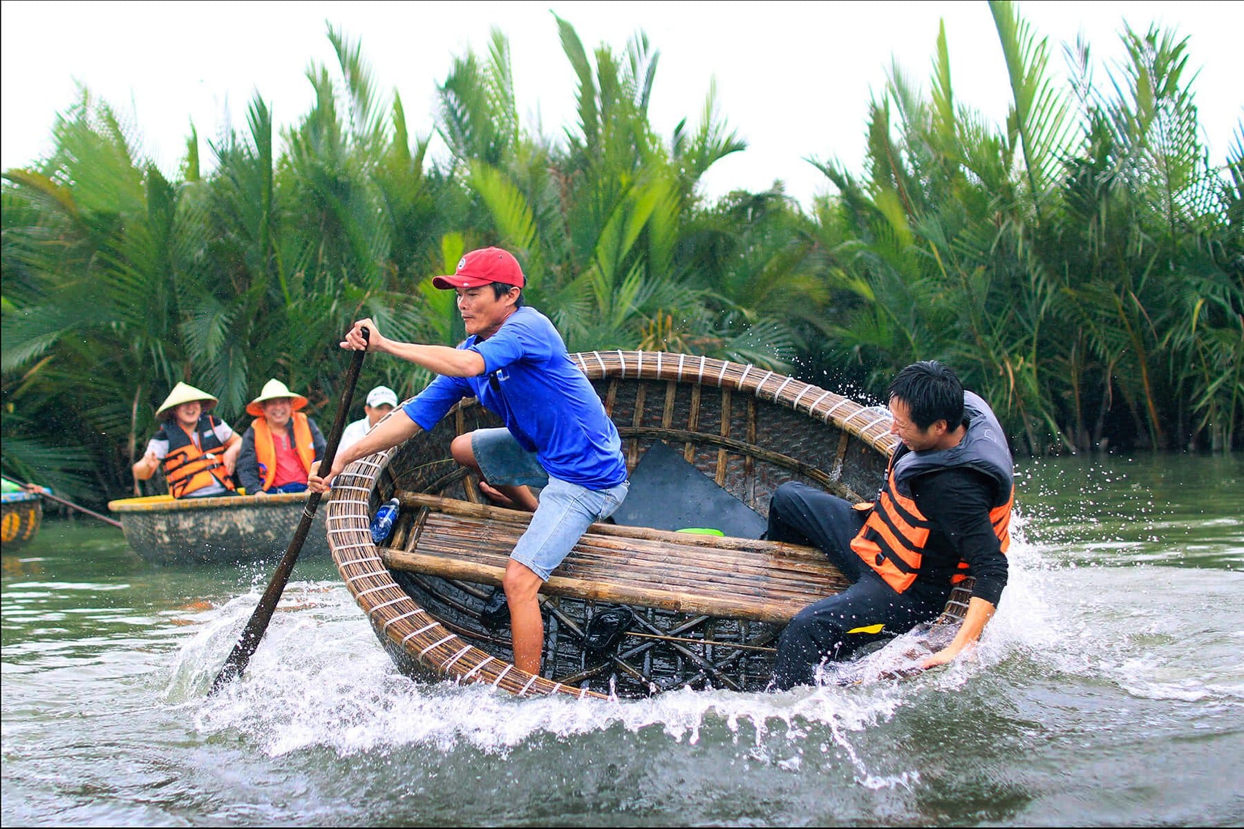 Rừng Dừa Bảy Mẫu: Khám Phá Rừng Dừa Hội An A - Z Biểu diễn múa thúng tại Rừng Dừa Bảy Mẫu Hội An