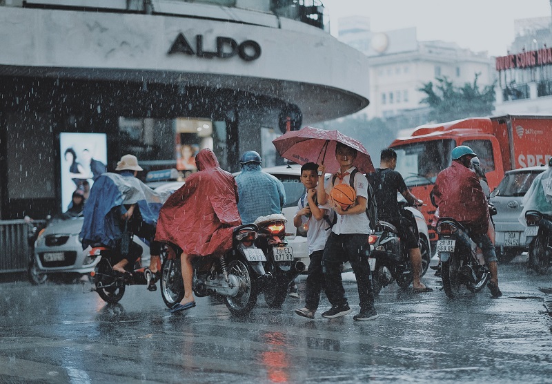 Kinh Nghiệm Du Lịch Đà Nẵng Bằng Xe Máy Từ A - Z Mùa mưa Đà Nẵng kéo dài từ tháng 9 đến tháng 1