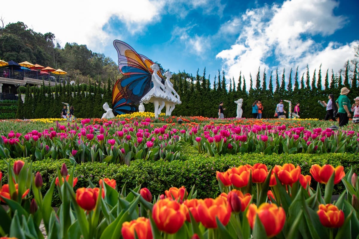 Giá Vé Bà Nà Hills Đà Nẵng - Cập Nhật Ưu Đãi Mới Nhất Vườn hoa Le Jardin D’Amour